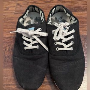 Men’s TOMS shoes